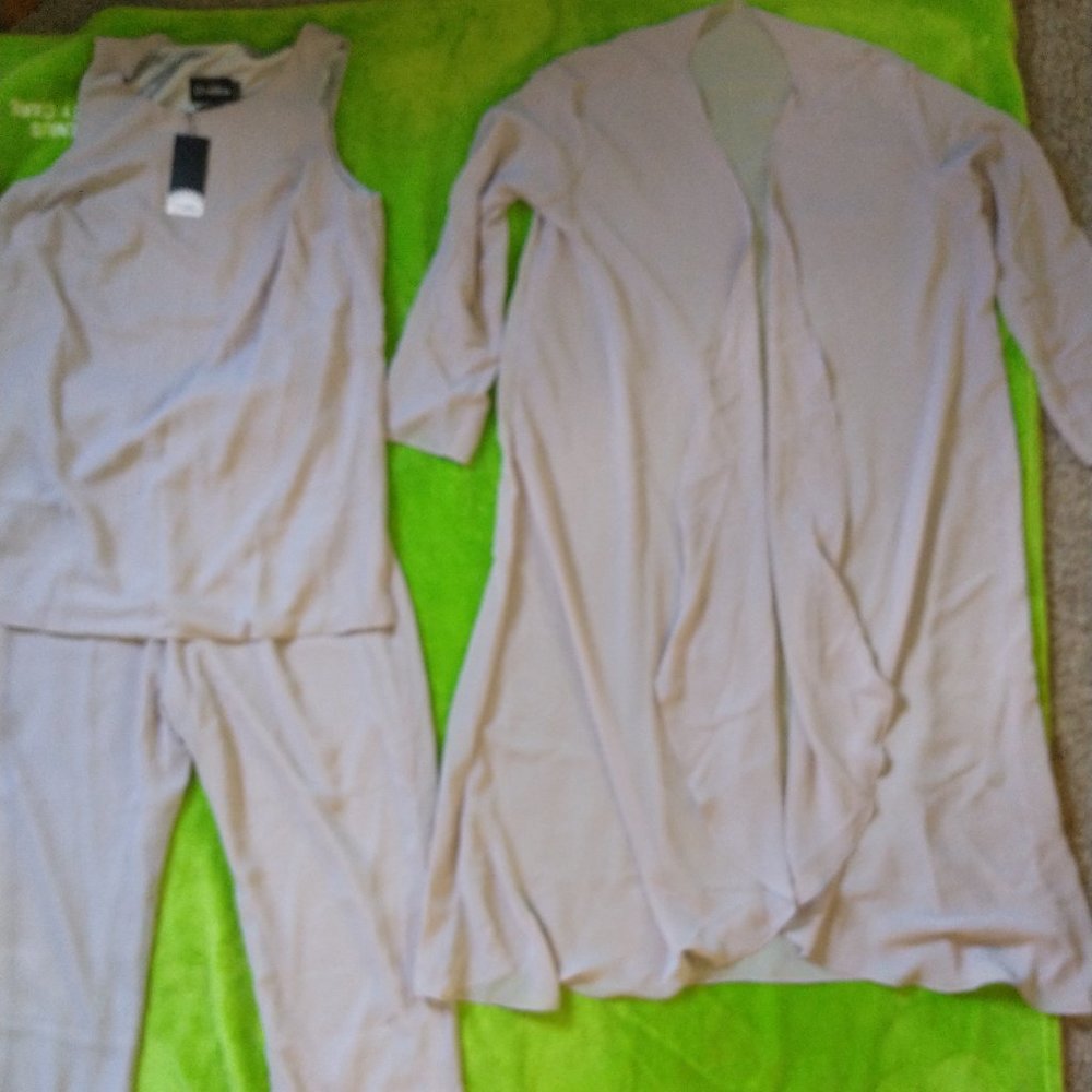 NWT Mother of the Bride/Groom 3 piece pantsuit by Bridess Size 8